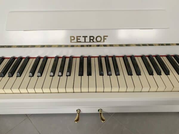 Klavír - piano Petrof, bílé české piano, nový lak - lesk 111PB