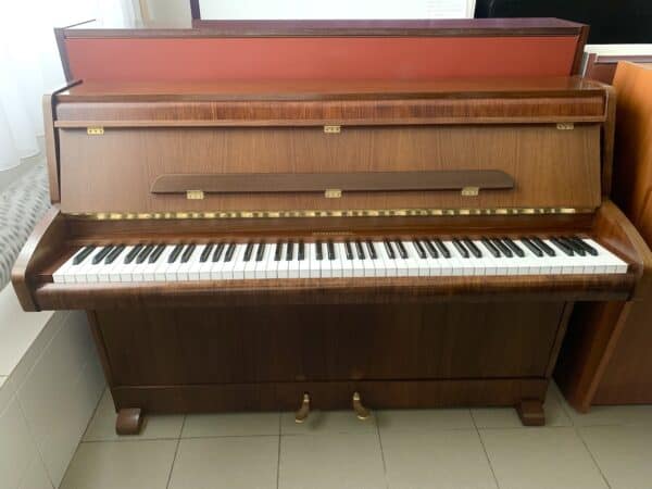 Pianino Schimmel, kvalitní německé piano, 3 pedály, malé piano 015PH