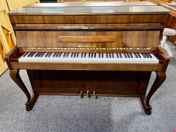 Chippendale / Demichippendale pianino, české piano Weinbach, 3. pedál / moderátor, vysoký lesk 103PH