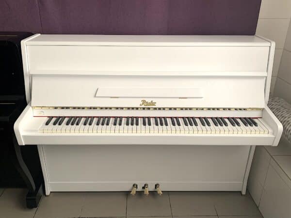 Piano Rösler, české bílé pianino, 3. pedál / moderátor, židlička k pianu zdarma 004PB