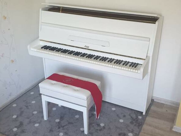 Bílé piano Rösler, reference Rösler