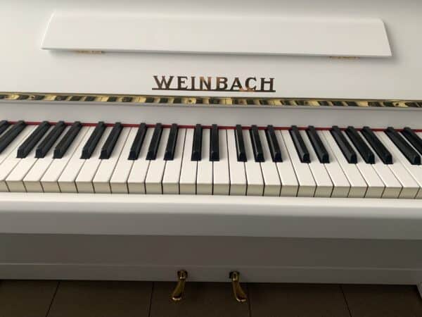 Bílé pianino Weinbach, bílé piano Plzeň 001PB