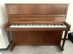 Piano s nohami, české piano, pianino Bohemia / Klug & Sperl 004PH