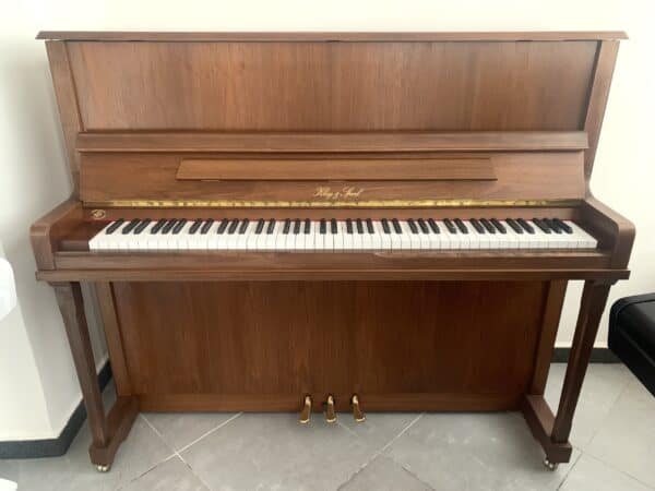 Piano s nohami, české piano, pianino Bohemia / Klug & Sperl 004PH