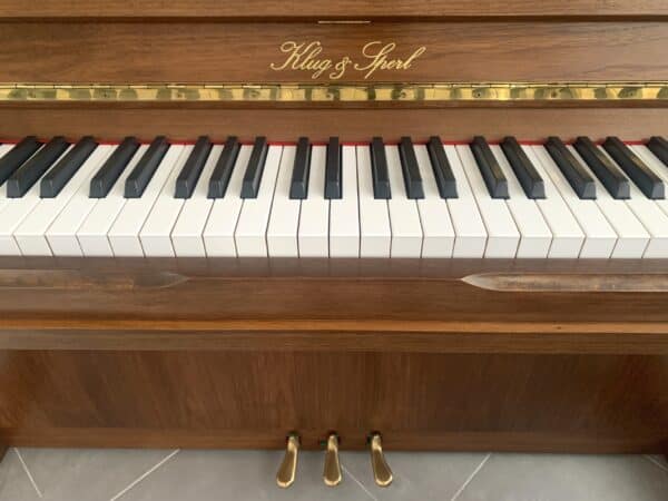 Piano s nohami, české piano, pianino Bohemia / Klug & Sperl 004PH