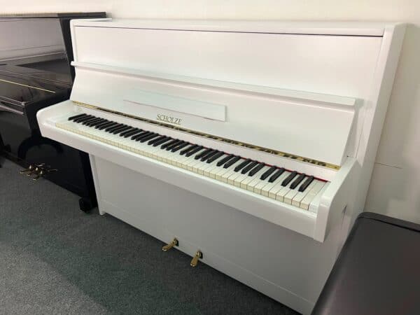 Bílé piano Scholze, české pianino 106PB