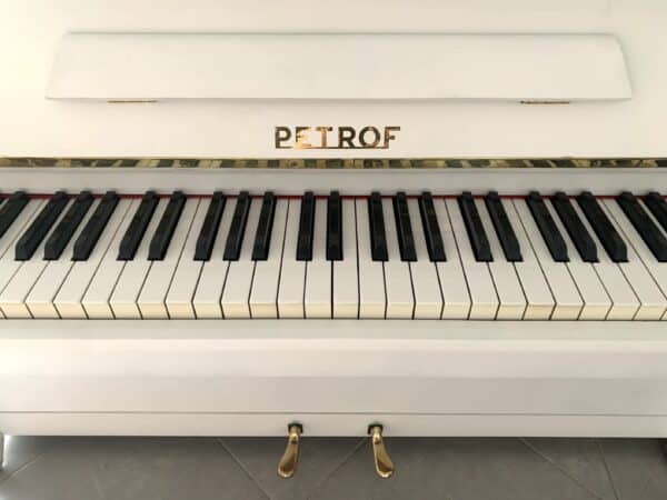 Bílé piano Petrof K114 Klasik, české piano 003PB