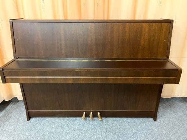 Piano Petrof, Petrof tmavý ořech, české pianino s moderátorem / 3. pedál 123PH