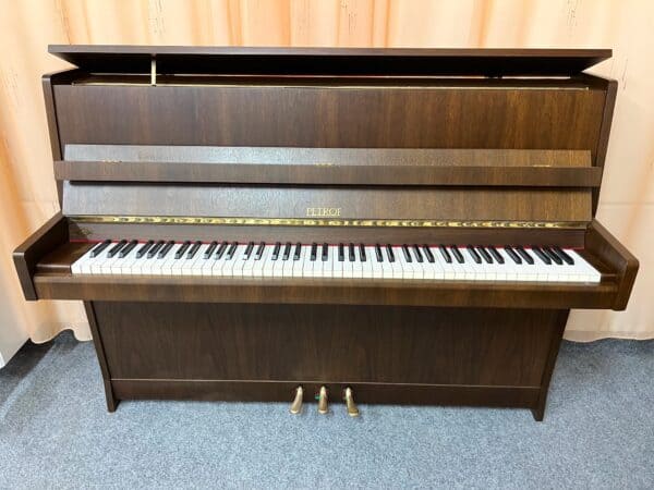 Piano Petrof, Petrof tmavý ořech, české pianino s moderátorem / 3. pedál 123PH