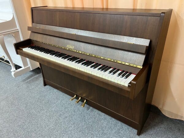 Piano Petrof, Petrof tmavý ořech, české pianino s moderátorem / 3. pedál 123PH