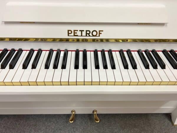 Piano Petrof K114 Klasik, bílé české pianino 107PB