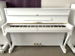 Bílé piano Weinbach v provedení Demichippendale, elegantní piano, bazar pian Plzeň 015PB