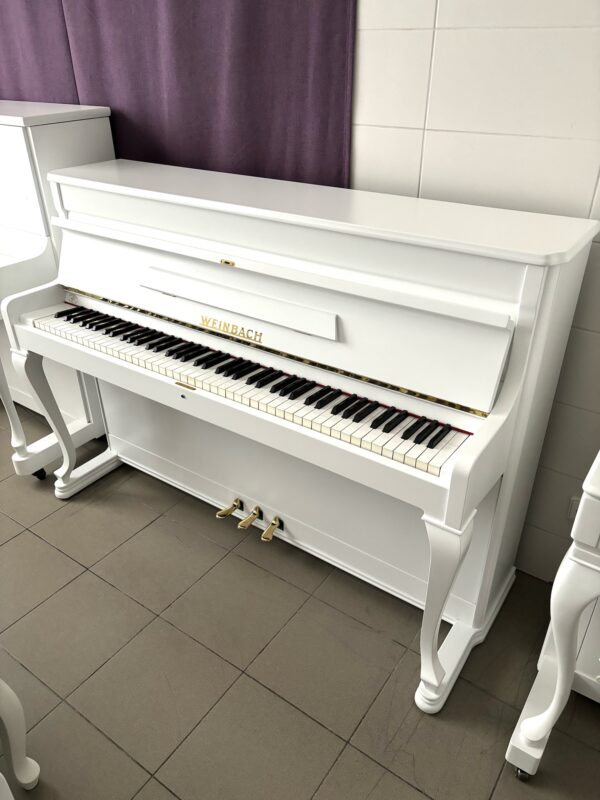 Bílé piano Weinbach v provedení Demichippendale, elegantní piano, bazar pian Plzeň 015PB