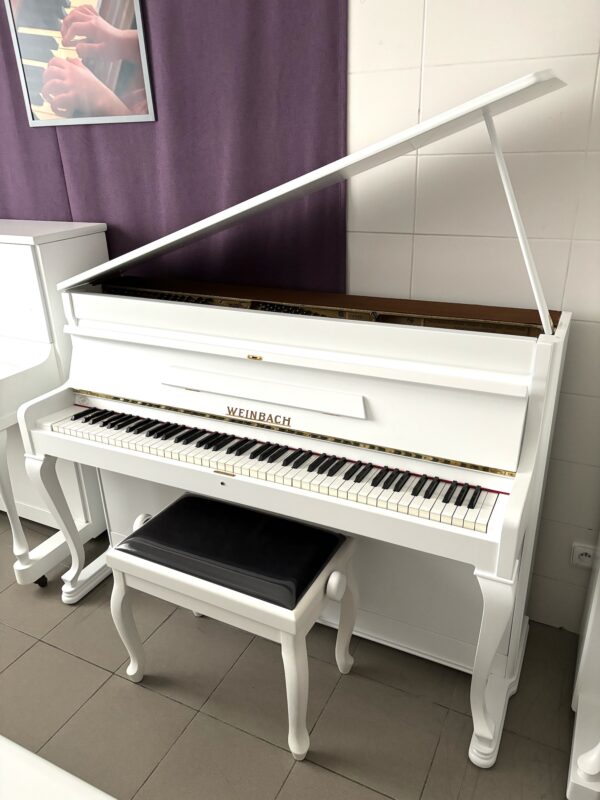 Bílé piano Weinbach v provedení Demichippendale, elegantní piano, bazar pian Plzeň 015PB