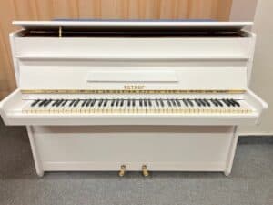 Bílé piano Petrof 110PB