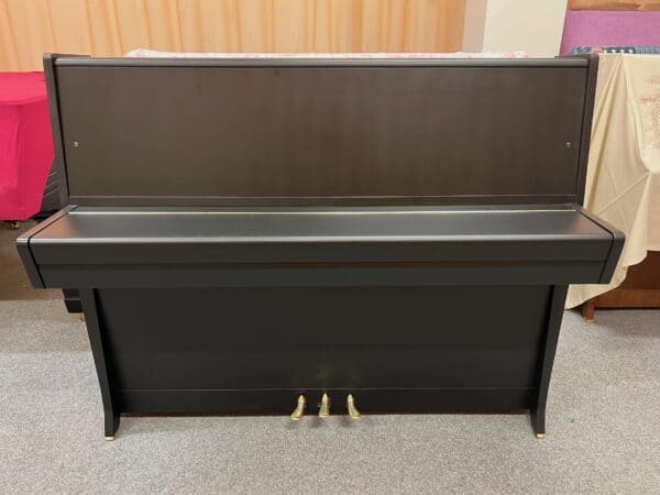 černé piano Petrof 109PC