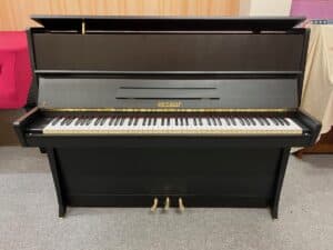 černé piano Petrof 109PC