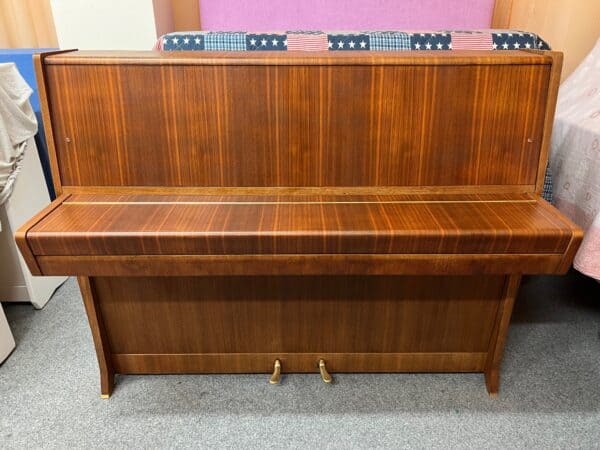 České piano Petrof K114 klasik 112PH