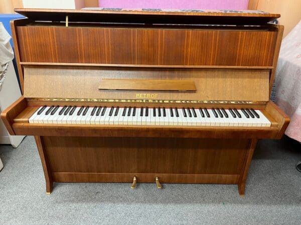 České piano Petrof K114 klasik 112PH