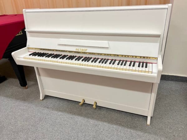 Bílé piano Petrof K114 Klasik, české piano 111PB