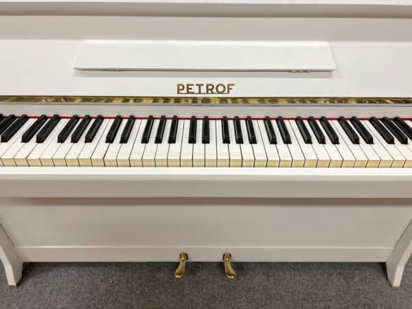 Bílé piano Petrof K114 Klasik, české piano 111PB