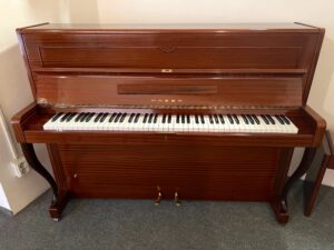 Levné piano Chippendale, pianino Fazer 115PH