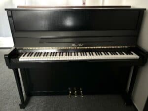 Černé piano od české značky Bohemia 123 Exclusive 002PC