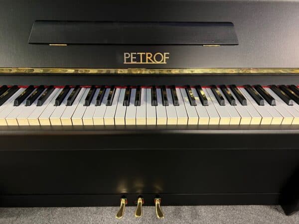 Petrof Opera 125cm, polokoncertní piano Petrof, černé pianino 103PC