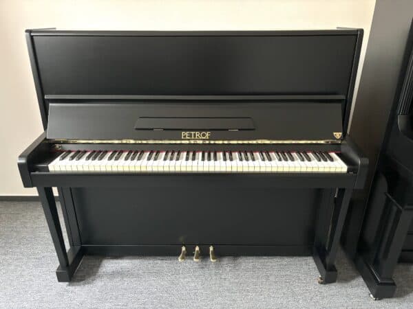 Černé piano, polokoncertní pianino, Piano klavír Petrof